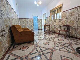 Haus in Sanlúcar la Mayor. Edificio muy céntrico