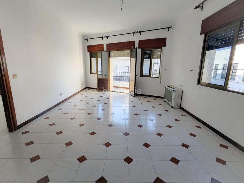 Foto 637438b0-82a7-4459-a84e-3db8994e0f30. Piso magnífico piso exterior, de esquina junto al centro en Sanlúcar la Mayor