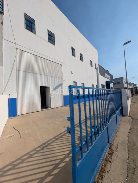 Foto 728d93cc-bb9d-49e4-ac2a-48a350d9a3f3. Rent industrial building in Benacazón