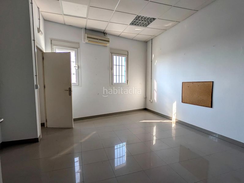 Foto b1216319-11c3-412b-bfd4-e77bbaf15d30. Rent industrial building in Benacazón