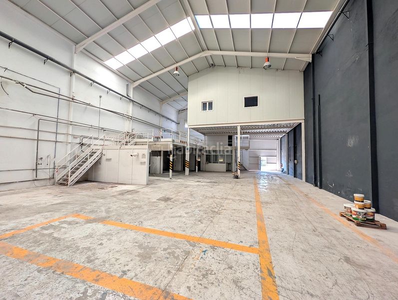Foto efd90b74-b17f-4bf2-8879-3712930b9ad7. Rent industrial building in Benacazón