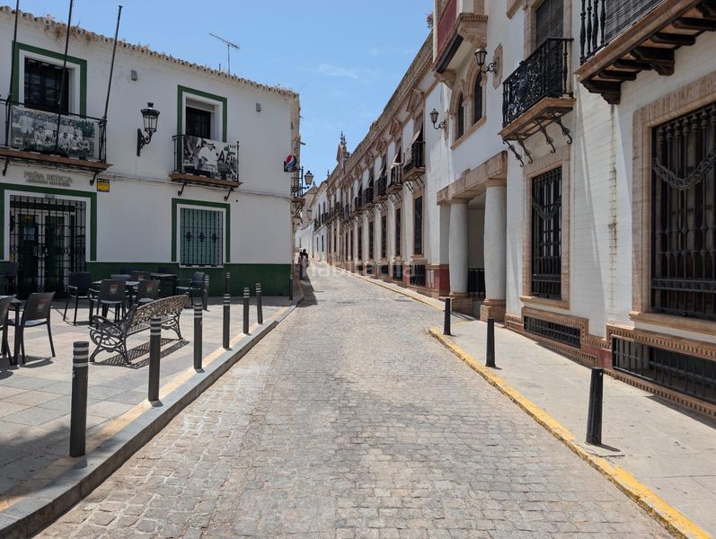 Foto eb1729a2-4c31-459c-8fb3-a41e4a1f07e1. Aparcament cotxe a Sanlúcar la Mayor