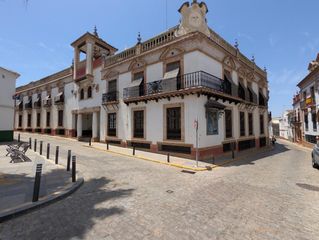 Parking coche en Sanlúcar la Mayor. Plaza de garaje en venta junto al centro de sanlúcar la mayor