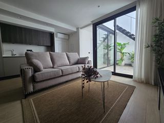 Lloguer Pis a Sanlúcar la Mayor. Espectacular planta baja de diseño a estrenar con patio privado,