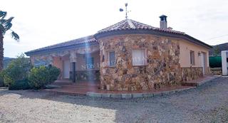 Casa  Avenida oriente. Amplio chalet independiente en planta baja en las afueras de can