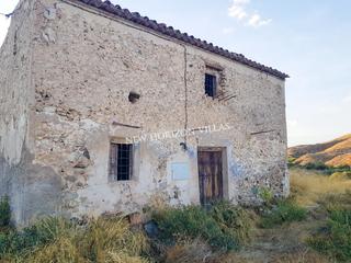 Mas  Calle granada. Casa de campo para reformar de 100 m² construidos y 11000 m² de