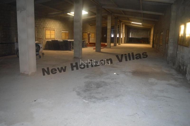Foto 3b0b1c5e-55d4-4be5-bbae-7b24503f413d. Local comercial edificio/nave comercial , está en la alfoquía, haciendo esquina. es muy espaciosa, con más de 800m2 y con muchas posibil en Zurgena
