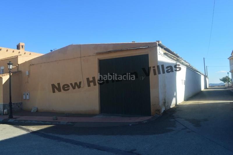 Foto 9b670e81-0190-4486-aea0-aca87a4ac5c5. Local comercial edificio/nave comercial , está en la alfoquía, haciendo esquina. es muy espaciosa, con más de 800m2 y con muchas posibil en Zurgena