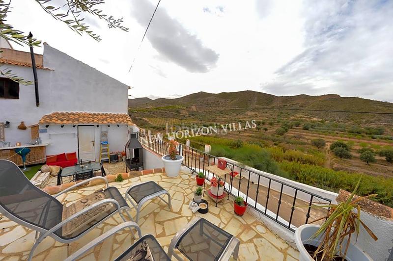 Foto c8f7358f-b5fe-4609-ab4e-7b408e08879d. Casa con piscina in Cantoria