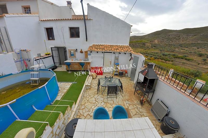 Foto cdd9faf4-0988-432a-ad0c-0e854e99ab3c. Casa con piscina in Cantoria