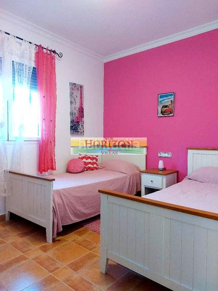 Foto bf355eeb-6933-4a52-af73-564fe1c2663f. Casa amb piscina a Arboleas