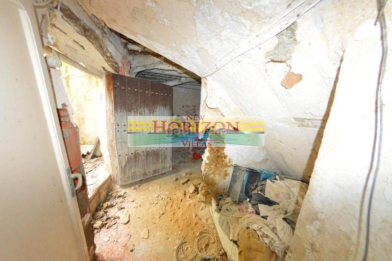 Foto dd18478d-830f-46cb-84b7-91b3bedbda80. Casa house to renovate in huercalovera en Albox