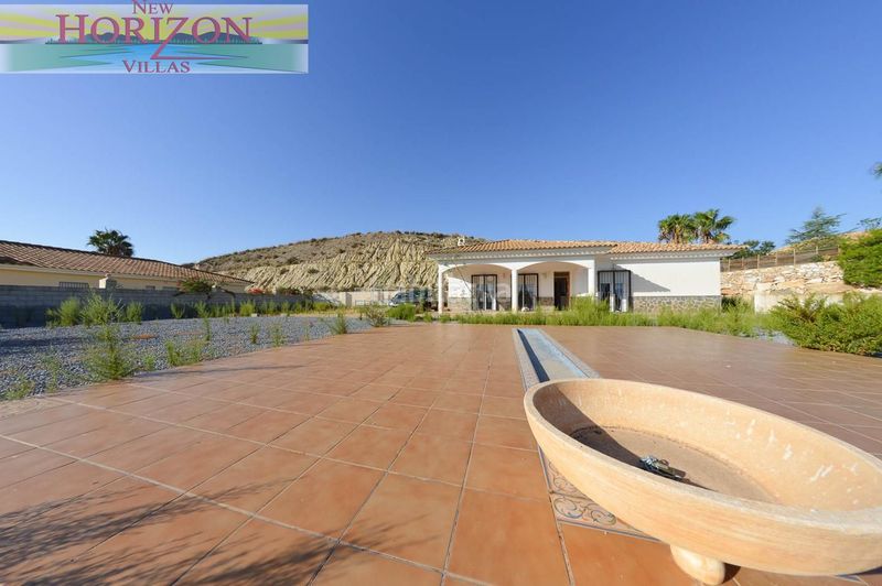 Foto ae0422ea-5127-4df7-a229-7d03acab1f64. Casa amb aparcament a Zurgena