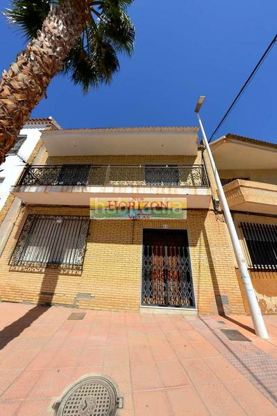 Foto cde3ec68-99e7-40f4-bf30-77bd1ac18dc5. Casa in Zurgena