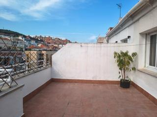 Location Attique  Carrer de les camèlies. Ático con terraza - alquiler de temporada
