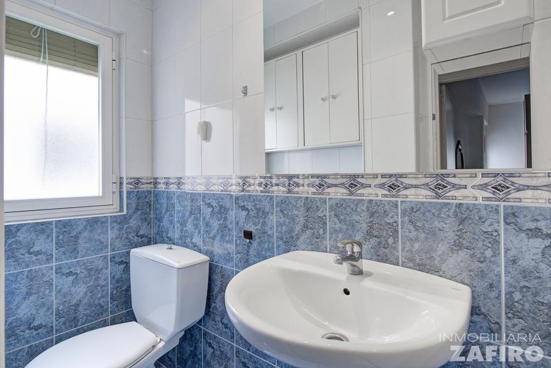 Foto f160e33b-5292-474e-b48d-dab3fcb82396. Piso en calle granados 7 piso 2 dormitorios centro en Granada