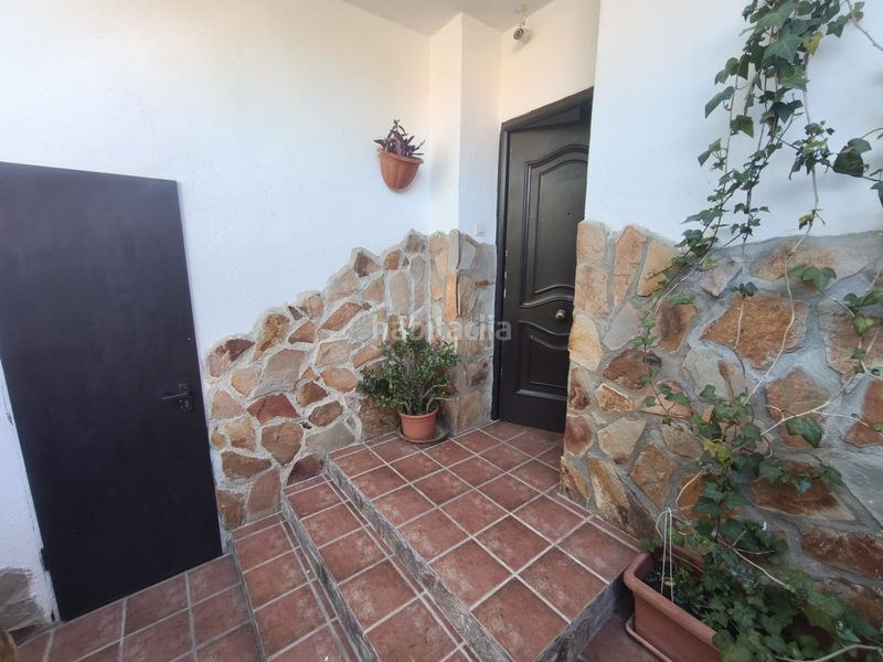 Foto 53643b1e-7dbd-476f-9b69-0c78f5d3e958. Casa adossada amb xemeneia calefacció aparcament piscina a Gabias (Las)