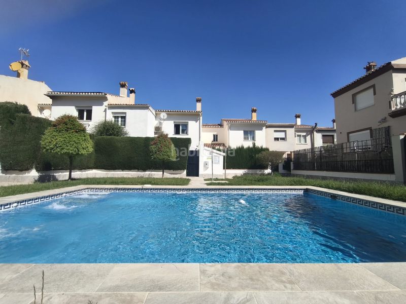 Foto e529902d-e733-40b1-9a85-b43b784cc4f0. Casa adossada amb xemeneia calefacció aparcament piscina a Gabias (Las)