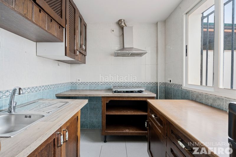 Foto 5c330b29-6eca-4619-9ddf-8540f95126d5. Casa adossada amb aparcament a Las Flores - Huerta Gabias (Las)