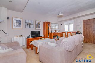 Casa in Ayuntamiento. Dúplex en venta en alhendín