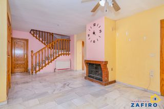 Maison jumelée à Poniente. Vivienda en venta 4 dormitorios en armilla