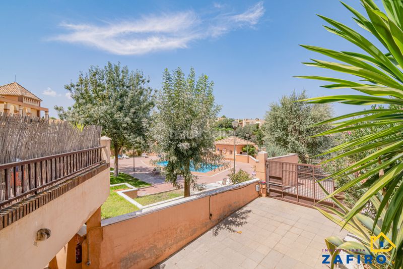 Foto feb9be9d-e834-42e1-877e-44cfe1afe24e. Casa adossada amb calefacció aparcament piscina a Gabias (Las)