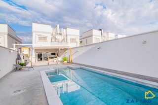 Maison jumelée à Jun. ?? casa pareada en venta en jun