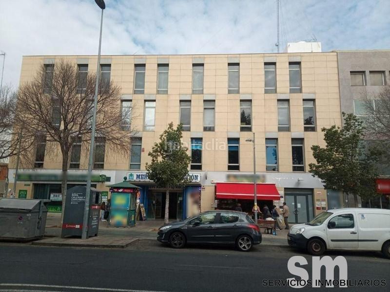 Foto 6145ce1a-9166-4270-88ad-9d173a89ee12. Oficina amb aparcament a Ciudad Jardín Sevilla