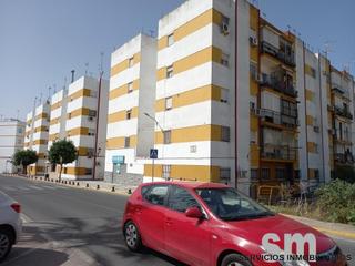 Local Comercial a Barrio Bajo. Amplio local comercial en san juan de aznalfarache, sevilla.