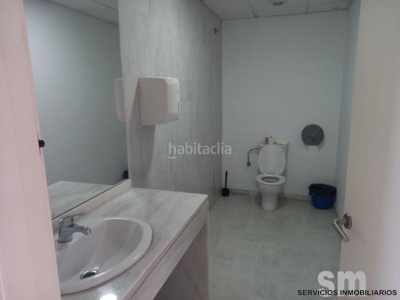 Foto 692e6d98-390d-43f9-8a39-2964f2715f25. Ufficio con parcheggio in Gelves