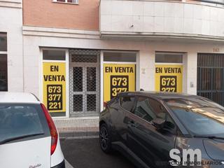 Local commercial à Coria del Río. Local dividido en coria del río