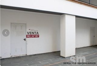 Business premise in Sanlúcar la Mayor. Local comercial de 131 m con múltiples posibilidades de negocio