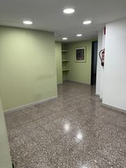 Lloguer Local Comercial a Eixample Sud-Migdia. Llogo local / entresòl  molt cèntric zona escola la salle