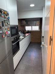 Appartamento in Cartuja. Piso reformado y autosuficiente