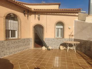 Maison à Cortes y Graena. Casa cueva en venta