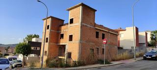 Casa aparellada a Jun. Ya puedes hacerte tu casa a tu gusto