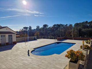 Casa  Pau casals. Preciosa y soleada casa a 4 vientos, con piscina privada