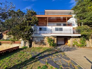 Maison à De la cornisa. Exclusiva casa con vistas panorámicas en la urbanización vilarde