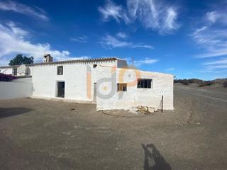 Maison  Ruchete. Casa en venta en campo, 1 dormitorio.