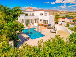 Casa  La rioja. Casa en venta en burjulú, 4 dormitorios.
