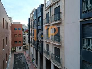 Pis  Calle avenida guillermo reyna. Piso en venta en centro, 3 dormitorios.
