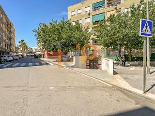 Parking voiture  Calle colon. Garaje en venta en montecastillo.