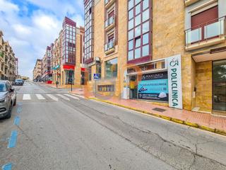 Local commercial  Calle alcalde pepe bernal. Local com. en venta en centro, 11 despachos.
