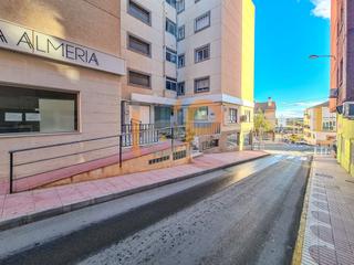 Rent Business premise  Calle monjas. Local com. en alquiler en centro, 2 despachos.