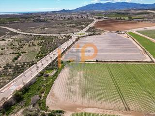 Terreny residencial a Las Salinas. Parc.urbana en venta en vera.