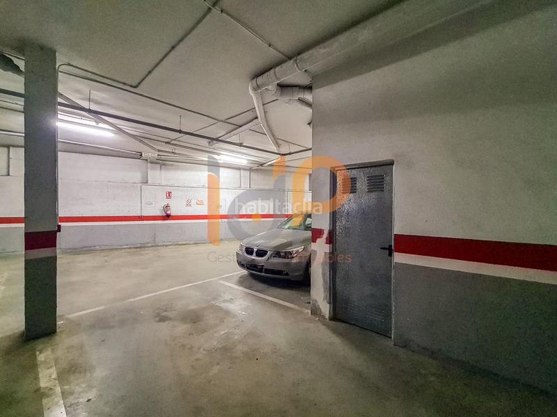 Foto d8db1e54-8fc5-4b05-be53-60c8ddc07272. Parking voiture dans Huércal - Overa