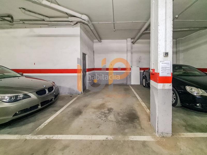 Foto dceaa974-fa3f-458a-941f-5d9976c2c058. Parking voiture dans Huércal - Overa