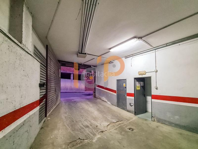 Foto f953f7b3-75a6-44bd-8696-46ebdd020f91. Parking voiture dans Huércal - Overa