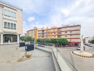 Local commercial  Avenida guillermo reina. Local com. en venta en centro, 1 despacho.