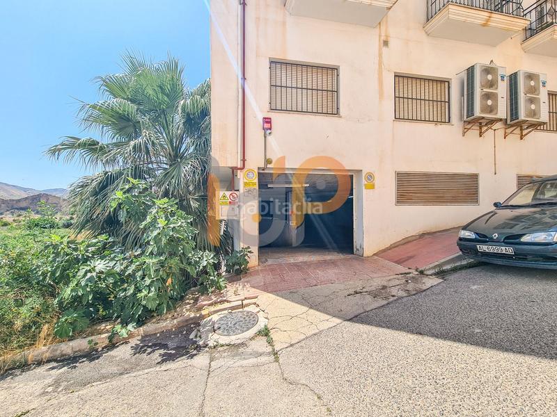 Foto bdd24dd1-73bb-4692-968e-50dea3fd114d. Parking voiture dans Huércal - Overa